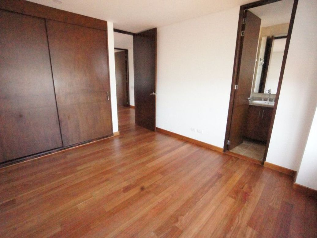 Apartamento de 4 alcobas en venta en Prados De La Calleja, Bogotá, 253 m² · foto 16 de 20