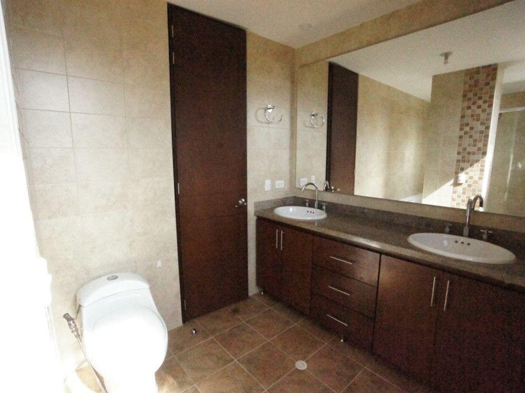 Apartamento de 4 alcobas en venta en Prados De La Calleja, Bogotá, 253 m² · foto 14 de 20
