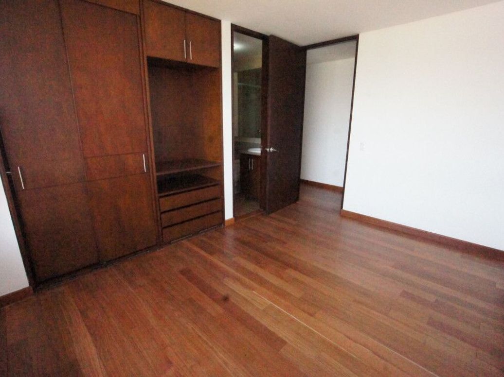 Apartamento de 4 alcobas en venta en Prados De La Calleja, Bogotá, 253 m² · foto 5 de 20