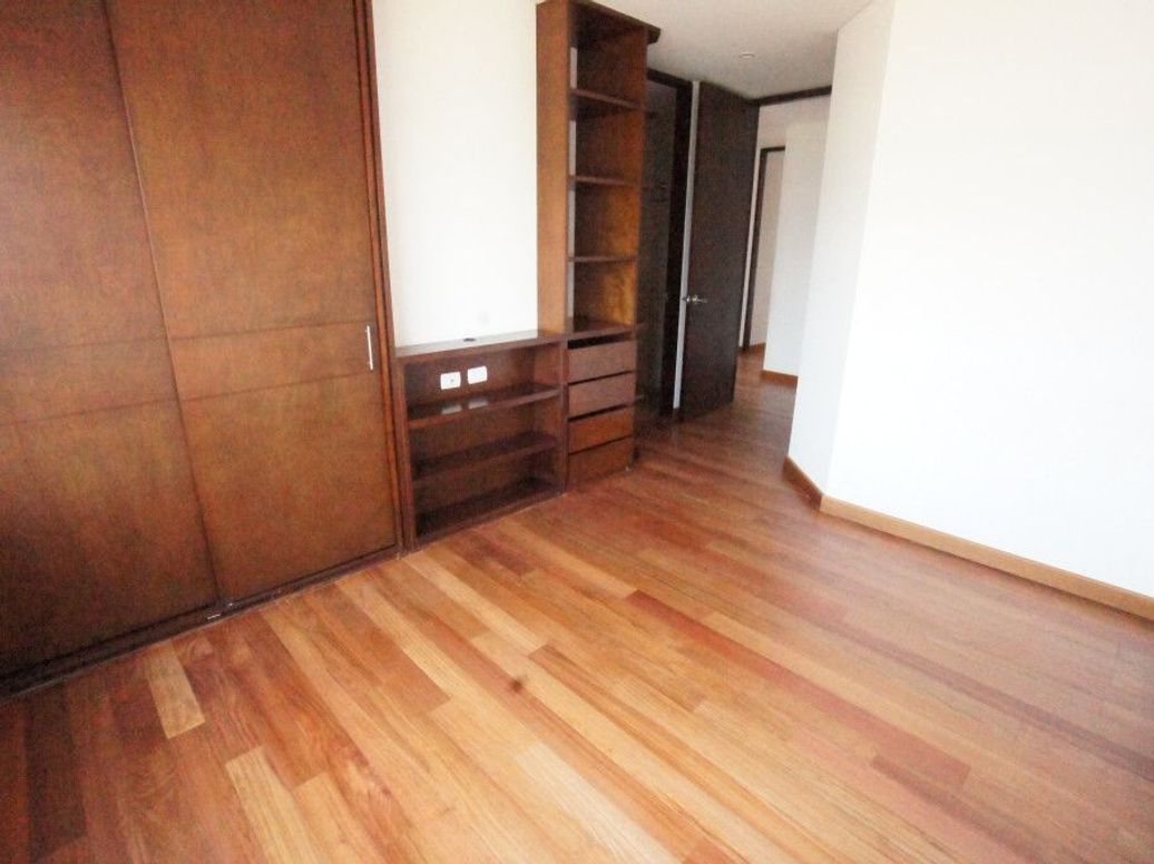 Apartamento de 4 alcobas en venta en Prados De La Calleja, Bogotá, 253 m² · foto 8 de 20