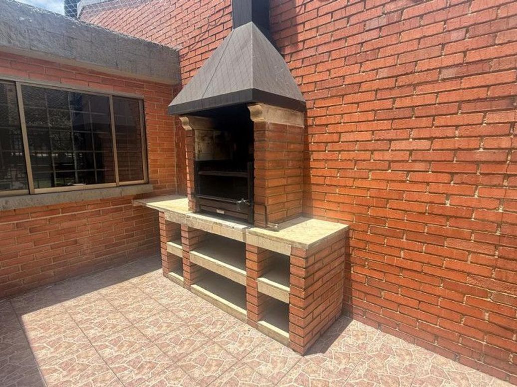Casa de 3 alcobas en venta en Ub. Cordoba Niza, Bogotá, 228 m² · foto 7 de 20