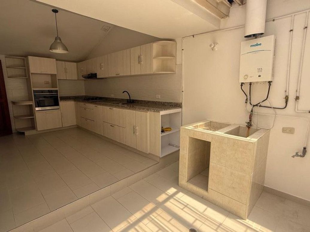 Casa de 3 alcobas en venta en Ub. Cordoba Niza, Bogotá, 228 m² · foto 11 de 20