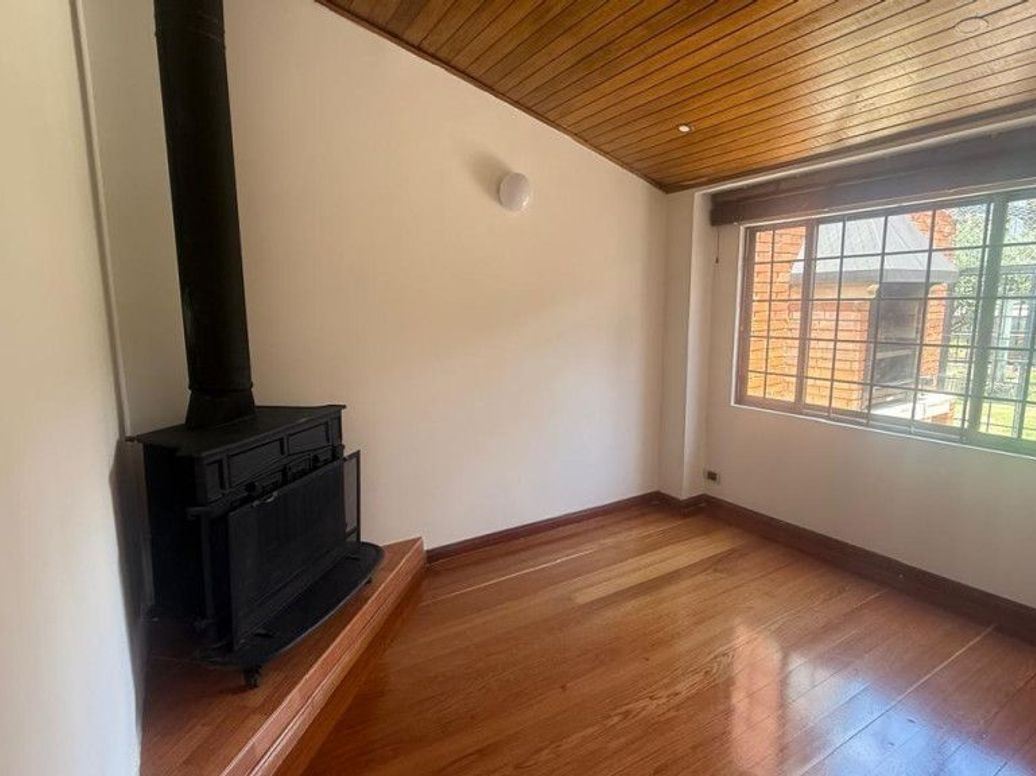 Casa de 3 alcobas en venta en Ub. Cordoba Niza, Bogotá, 228 m² · foto 8 de 20