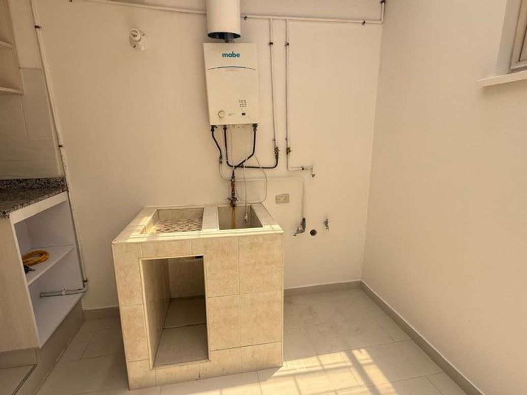 Casa de 3 alcobas en venta en Ub. Cordoba Niza, Bogotá, 228 m² · foto 12 de 20