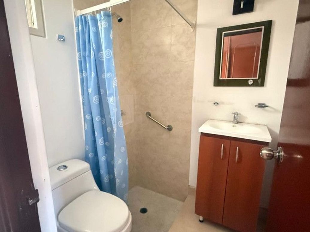 Casa de 3 alcobas en venta en Ub. Cordoba Niza, Bogotá, 228 m² · foto 13 de 20