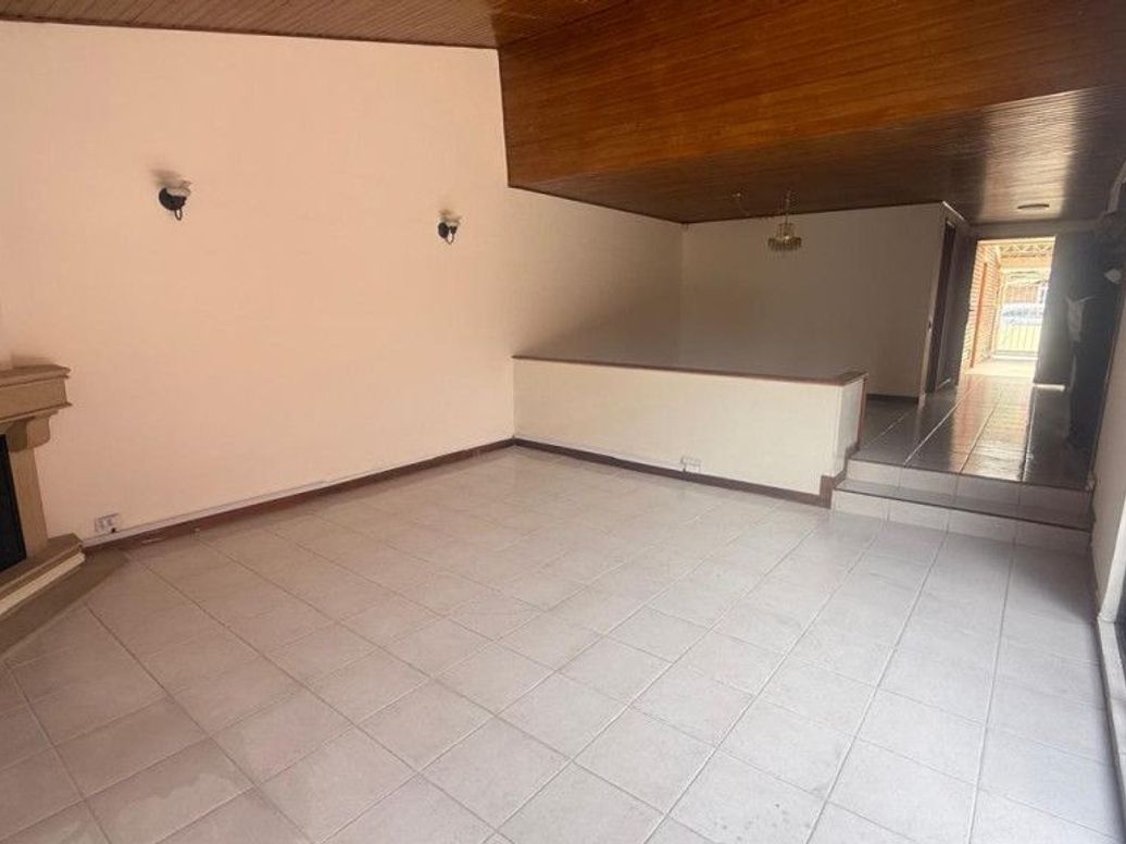 Casa de 3 alcobas en venta en Ub. Cordoba Niza, Bogotá, 228 m² · foto 3 de 20