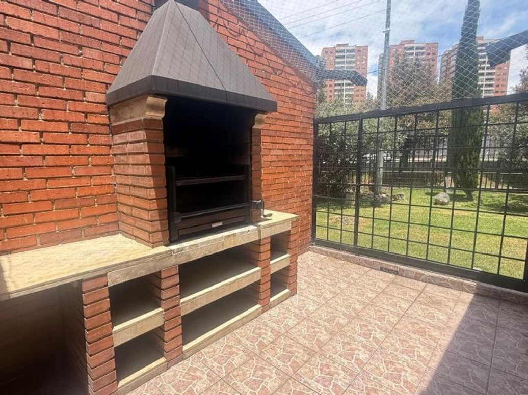 Casa de 3 alcobas en venta en Ub. Cordoba Niza, Bogotá, 228 m² · foto 6 de 20