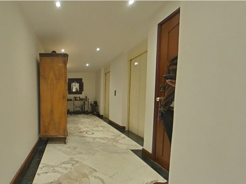 Apartamento de 3 alcobas en venta en El Refugio, Bogotá, 388 m² · foto 3 de 20