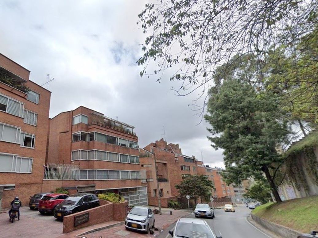 Apartamento de 3 alcobas en venta en El Refugio, Bogotá, 134 m² · foto 2 de 20