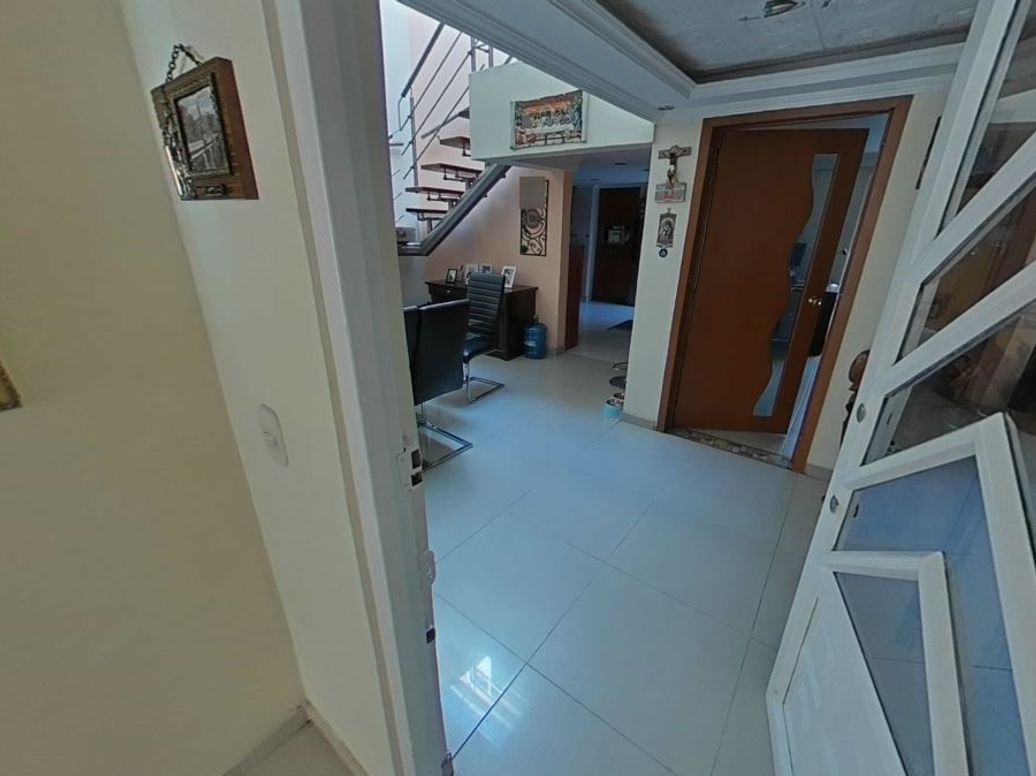 Casa de 10 alcobas en venta en Mandalay Et. Ii, Bogotá, 504 m² · foto 2 de 18