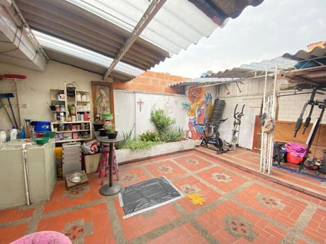 Casa de 5 alcobas en venta en Villa Inés, Bogotá, 212 m² · foto 13 de 20