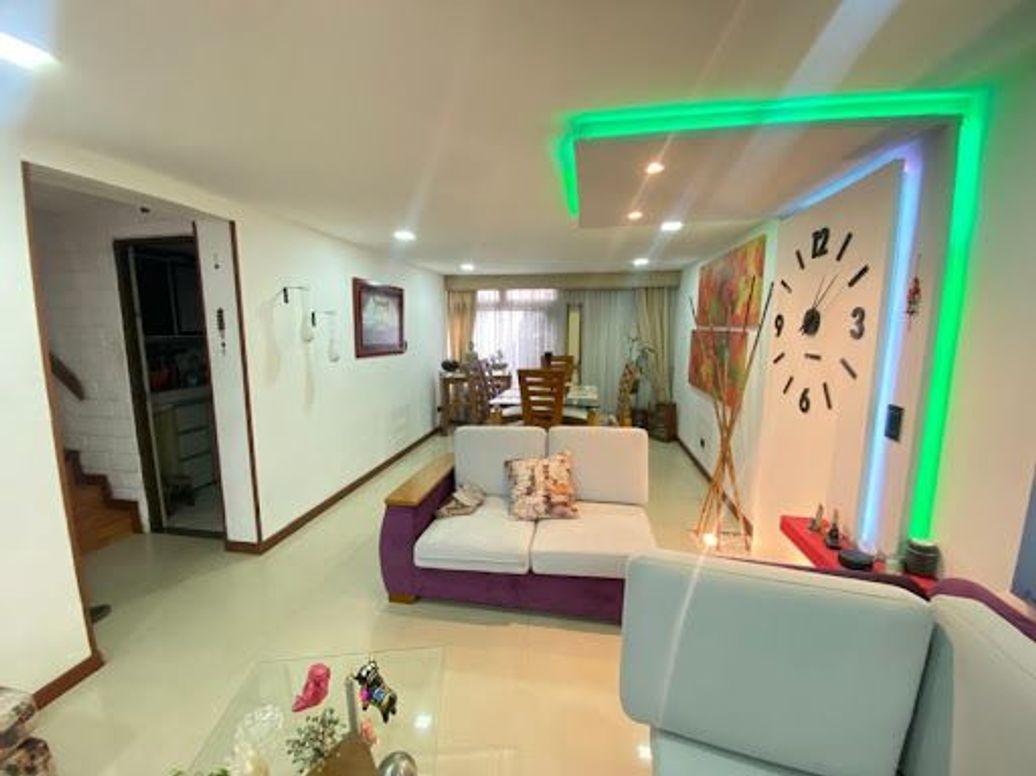 Casa de 5 alcobas en venta en Villa Inés, Bogotá, 212 m² · foto 5 de 20