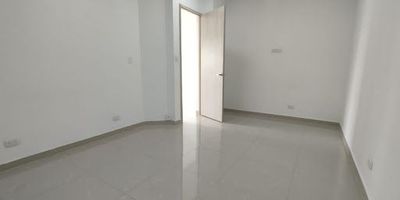 Oficina en renta sector circunvalar , Cuenta con un área 200m2, 1 baño, MUY BIEN UBICADO EN UNO DE LOS SECTORES MAS COMERCIALES DE PEREIRA, TIENE UN MUY BUEN FLUJO VEHICULAR Y PEATONAL. TOTALMENTE REMODELADOS 