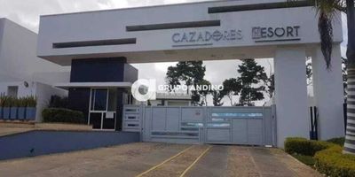 Lote 1250 m2, ubicado a 5 minutos de Lebrija, hermosas vistas, agradable clima y zonas verdes.
ESPECIFICACIONES: lote rural con excelentes zonas verdes y antigüedad de 7 años.
El Condominio cuenta con: cancha sintética, juegos infantiles, piscina de adultos, piscina de niños, sauna, turco, gimnasio, capilla, zona ecológica, locales comerciales y vigilancia las 24 horas.
VENTA: $200.000.000 – ADMINISTRACIÓN: $390.000
pregunta por él, bajo el código Inmobiliario V1757 ¡Contáctanos! Agenda tu cita y con gusto te asesoramos.
Contactos: 300 800 6712 – 3025908733 - 3006684439
Somos GRUPO ANDINO INMOBILIARIO, con nosotros tendrás tus trámites más fácil y rápido.
