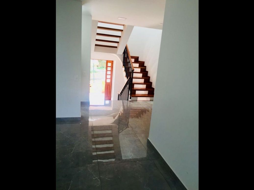 Casa de 3 alcobas en venta en Cerros De Suba, Bogotá, 282 m² · foto 2 de 20