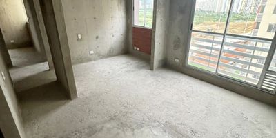 Se vende apartamento en obra gris de 47.20 m2 construidos, consta de sala-comedor, estudio, cocina, zona de labores, dos baño(uno en alcoba principal y otro auxiliar), hall de alcobas, dos alcobas, parqueadero privado. El conjunto cuenta con ascensor, salón social, piscina, juegos infantiles y vigilancia.