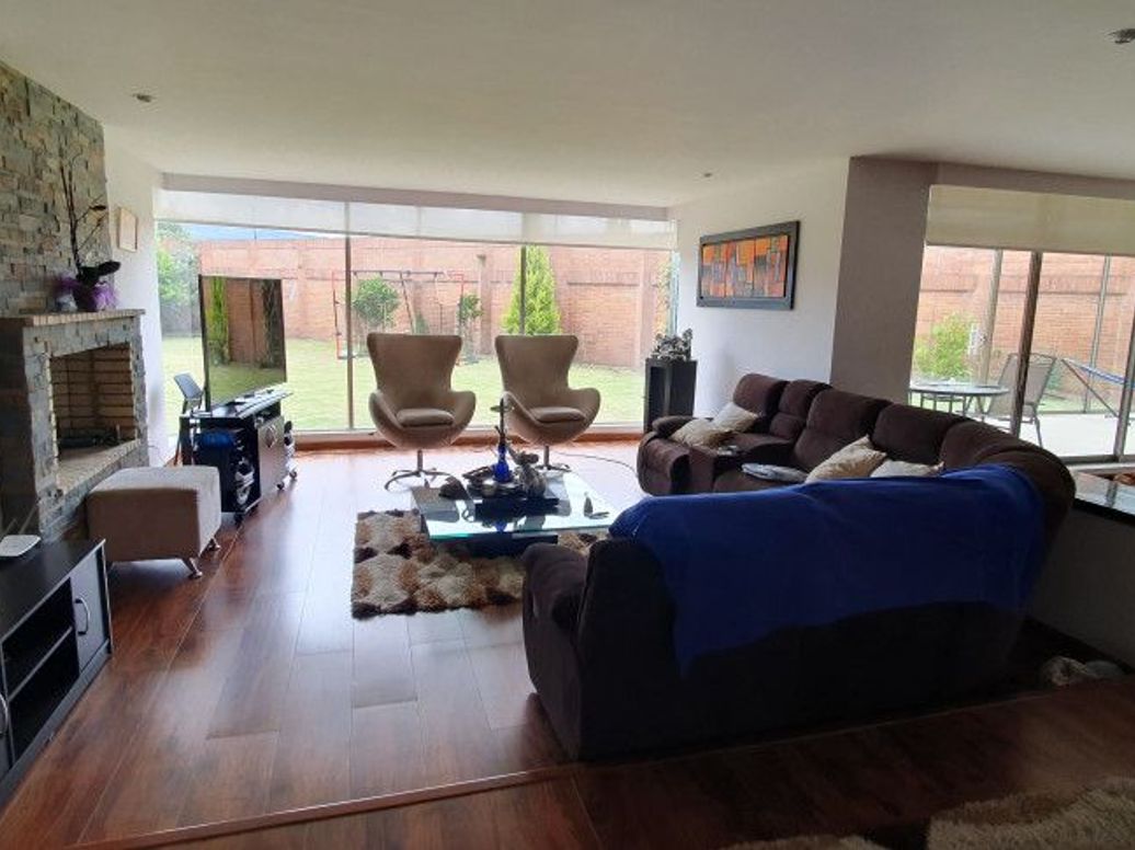 Casa de 4 alcobas en venta en San José De Bavaria, Bogotá, 550 m² · foto 3 de 20