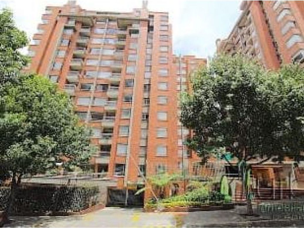 Apartamento de 4 alcobas en venta en Bella Suiza, Bogotá, 200 m² · foto 2 de 6