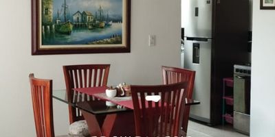 Apartamento en venta en Pereira, Risaralda. Ubicado en el barrio Centenario, este inmueble de 85 m² cuenta con 3 habitaciones, 2 baños y 1 parqueadero. Se sitúa en estrato 4, ofreciendo una opción atractiva para quienes buscan comprar vivienda en Pereira. Es un espacio ideal por su distribución y ubicación. Si desea más información o coordinar una visita, puede contactarnos por WhatsApp, quiero que me contacten o ver teléfonos.