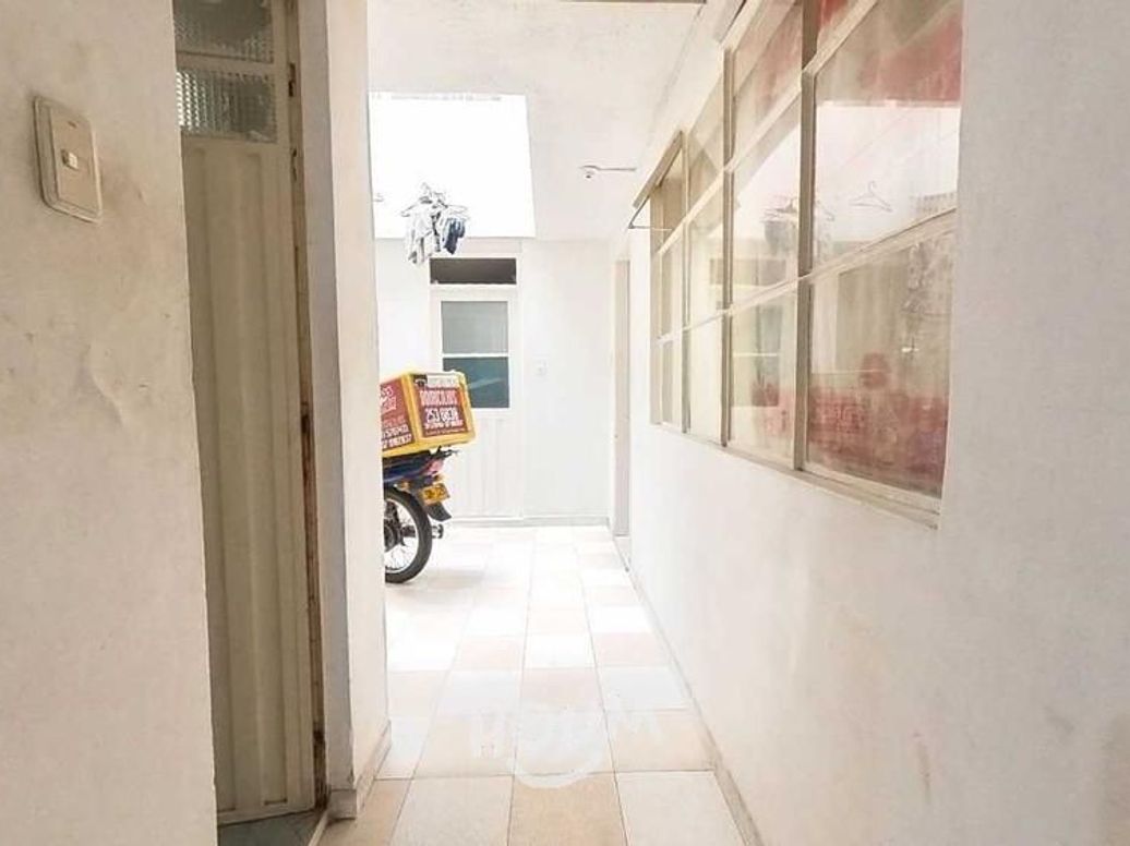 Casa de 7 alcobas en venta en Las Flores, Bogotá, 238 m² · foto 16 de 19