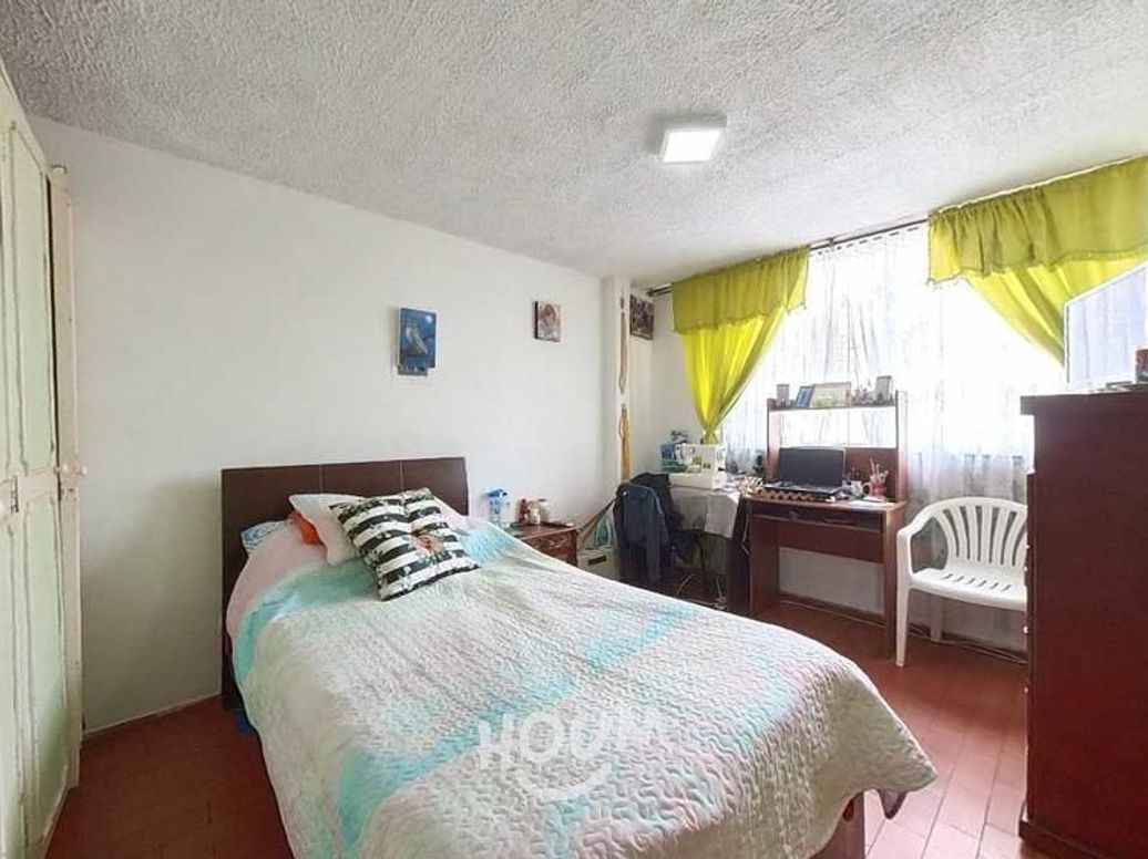Casa de 7 alcobas en venta en Las Flores, Bogotá, 238 m² · foto 5 de 19
