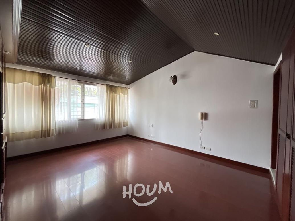 Casa de 6 alcobas en venta en Estoril, Bogotá, 274 m² · foto 3 de 20