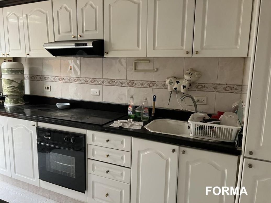 Apartamento de 2 alcobas en venta en Santa Barbara Central, Bogotá, 105 m² · foto 5 de 9