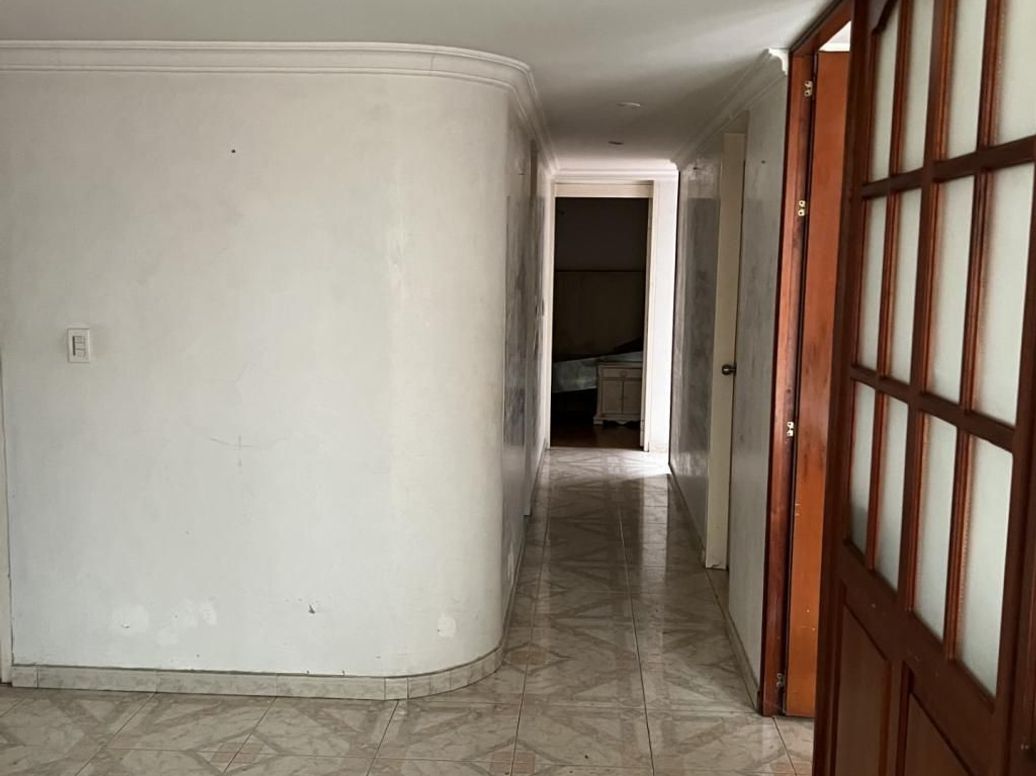 Apartamento de 2 alcobas en venta en Santa Barbara Central, Bogotá, 105 m² · foto 2 de 9