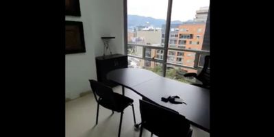 Se vende oficina con area de 98M2, ubicada en un septimo piso, 3 parqueaderos, actualmente esta rentando 7 Millones mensuales incluye admon. valor $1.200.000

Contactanos para mas informacion.
