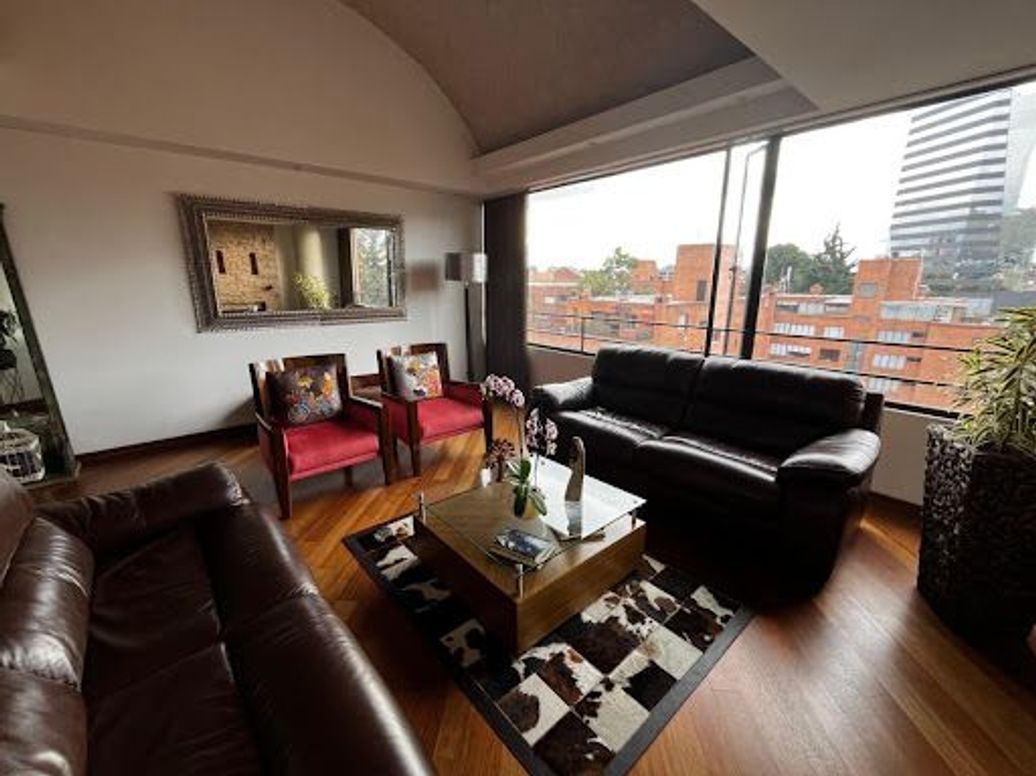 Apartamento de 3 alcobas en venta en Chicó Alto, Bogotá, 208 m² · foto 3 de 20