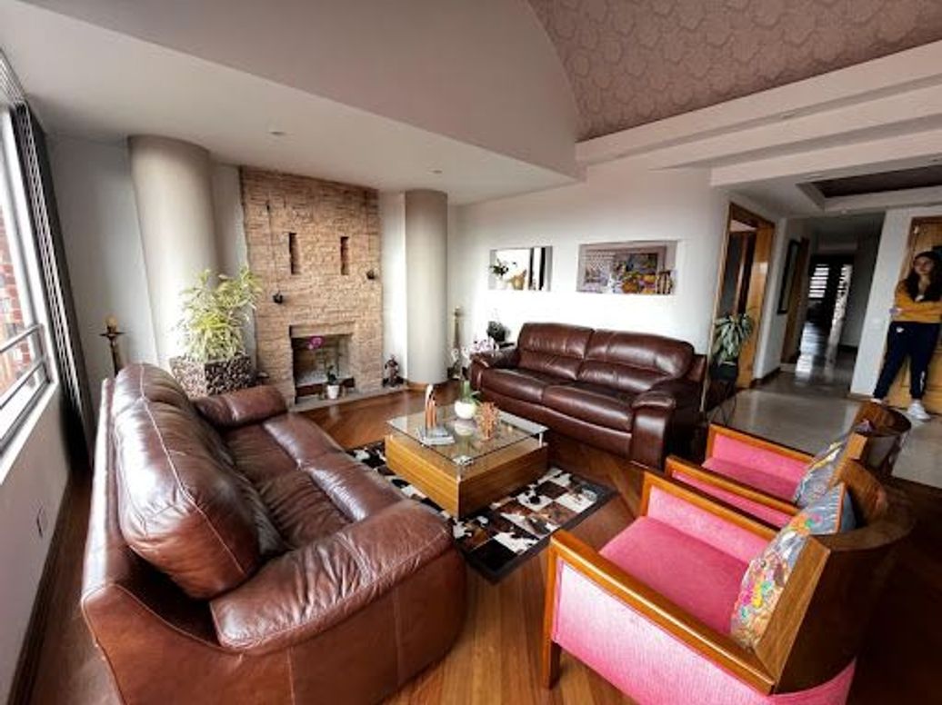 Apartamento de 3 alcobas en venta en Chicó Alto, Bogotá, 208 m² · foto 2 de 20