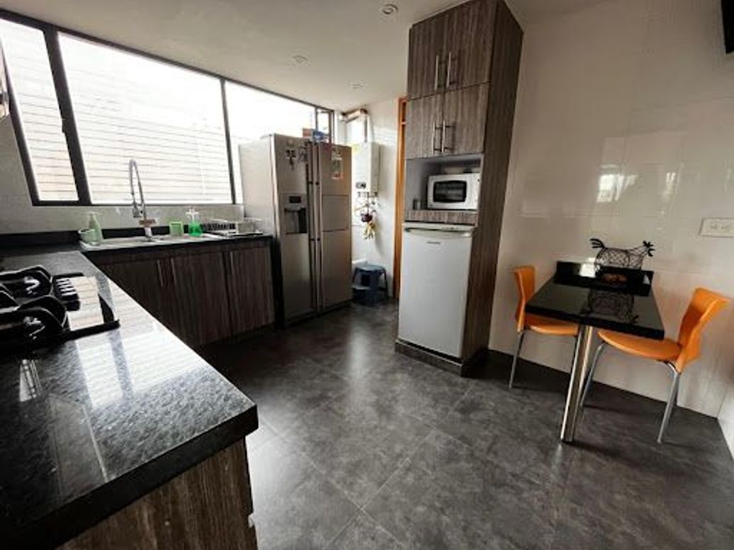 Apartamento de 3 alcobas en venta en Chicó Alto, Bogotá, 208 m² · foto 14 de 20