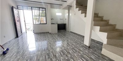 ? ¡Edificio en Venta con Rentabilidad Activa en Zona Estratégica!

¿Buscas una inversión segura y que ya genere ingresos? Este edificio de 4 niveles, ubicado en un pasaje residencial tranquilo a solo 4 casas de la vía vehicular y de una bahía de parqueo, es la oportunidad perfecta.

Cuenta con dos apartamentos dúplex.

? Apartamento Dúplex – Piso 1 y 2
? Primer piso:
Sala y comedor amplios y bien iluminados
Cocina integral remodelada.
Baño completo
Patio funcional
Antejardín

? Segundo piso:
3 habitaciones con closets nuevos
Habitación principal con baño privado
Baño de alcobas

? Apartamento Dúplex – Piso 3 y 4 (¡Entregado para Estrenar!)
? Tercer piso:
Sala y comedor espaciosos
Cocina sencilla con estufa
Baño completo
Zona de ropas

? Cuarto piso:
3 habitaciones
Habitación principal con baño privado
Baño de alcobas
Polea de carga para facilitar el trasteo

✅ Características generales:
-Ambos apartamentos con todos servicios públicos e independientes.
-Parqueadero para motos en el primer piso para ambos inquilinos. 
-Inquilinos estables. 
-Generando rentabilidad actualmente
-Apartamentos completamente remodelados. 

? Ubicación privilegiada en un sector de alta demanda, con fácil acceso y entorno residencial tranquilo, El barrio Villa del Prado limita al norte con zonas verdes y la carrera 3, al sur con la carrera 5, al oriente con la urbanización Santa Bárbara y al occidente con el Tránsito Municipal.

? Inversión con ingresos asegurados desde el primer día. Ideal para continuar generando rentas o vivir en uno de los dúplex y alquilar el otro.

? ¡Contáctanos ahora y asegura tu inversión!

 

 
