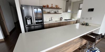 APARTAMENTO EN VENTA EN OTRAPARTE DE TRES ALCOBAS Y CUATRO BAÑOS Y CUATRO VESTIER Y GARAJE LINEAL Y ÚTIL Y ESPACIOS MUY AMPLIOS Y ACABADOS FULL