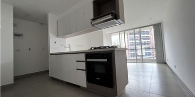 Apartamento moderno, vista panorámica, consta de una alcoba, cocina abierta integrada al área social y un espectacular balcón que va de sala a habitación para hacer del apto un lugar mágico. Código de inmobiliaria No. 8130486
