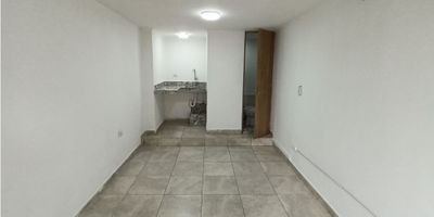 Agradable local en el Dorado, ubicado sobre via principal con alto flujo vehicular y peatonal a 5 cuadras del parque de envigado. Buen transporte público. Cuenta con 1 salón, 1 baño y una especie de terraza pequeña. Piso en ceramica y un lavaplatos. Código de inmobiliaria No. 6795530
