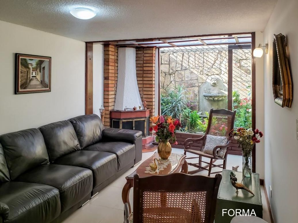 Casa de 3 alcobas en venta en Caobos Salazar, Bogotá, 130 m² · foto 2 de 20