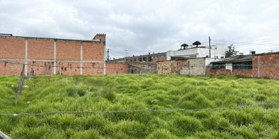 Excelente lote mixto inversionistas y constructoras interesados en la zona de mayor valorización! Tenemos una oportunidad única para ustedes. lote en venta de estratégicamente ubicado en Funza, con accesos privilegiados por la calle 80 y por la doble calzada Mosquera-Funza-Siberia-Cota. Esta es una oportunidad de inversión inigualable, ya que la zona se encuentra en pleno proceso de desarrollo , habrá una demanda creciente de espacios para industrias y logística, lo que generará un aumento en la demanda de terrenos y propiedades en la zona. Además, alta valorización. La ubicación estratégica cerca de importantes vías de comunicación como la calle 80 y la doble calzada Mosquera-Funza-Siberia-Cota garantiza un fácil acceso a diferentes puntos de la ciudad y a las principales rutas de transporte.