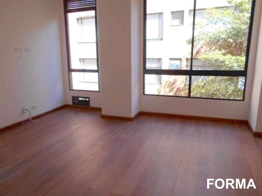 Apartaestudio en venta en Los Rosales, Bogotá, 54 m² · foto 2 de 7