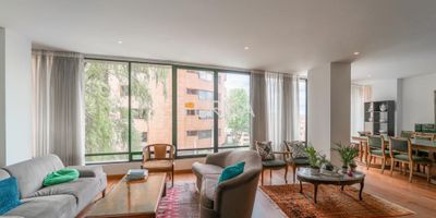 Hermoso apartamento con ideal ubicación. Su zona social es acogedora y luminosa, lo cual le permitirá tener un espacio agradable para compartir momentos especiales en familia. Además, su cocina integral será la delicia de toda ama de casa.  Se encuentra ubicado en un edificio semi inteligente con cercanía a la circunvalar. Cuenta con excelentes vías de acceso como la carrera  y la carrera 5, y cercanía a transporte público. Contáctenos y agende su cita.
