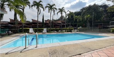 Casa disponible para la venta en Envigado, ubicada en el sector de el Dorado, es plano, cerca del transporte, parque recreativo del dorado, casa con espacios muy amplios, ven y conoce esta propiedad que te encantará. Código de inmobiliaria No. 7419265
