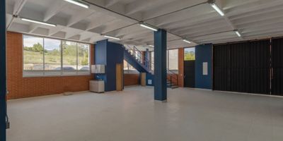 Bodegas disponible para la venta en Rionegro, son 3 pisos en el sector del Aeropuerto José María Córdova, amplios espacios, código inmobiliaria 7463503
