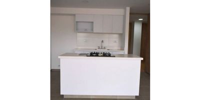 Apartamento disponible para la venta en rionegro, ubicado en la unidad Plante nuevo, acabados modernos, amplios y cómodos espacios, sobre vía principal, transporte público constante. Código de inmobiliaria No. 7546657
