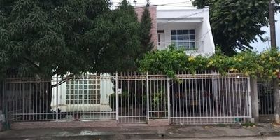Casa en Turbaco Bolívar, amplia, excelente estado, 2 pisos, confortable, a 2 cuadras de centro comercial de plan parejo. buen precio