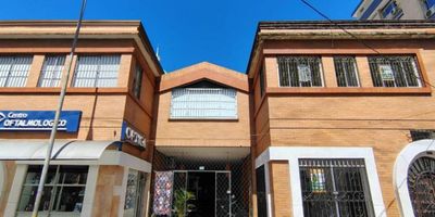 EN ARRIENDO LOCAL COMERCIAL CENTRO DE BUCARAMANAGA  AREA :24.75 M2 para mayor información y revisar toda nuestra oferta visita nuestra pagina web: estebanrios.com o comuníquese a nuestro PBX: (607) 635 2877