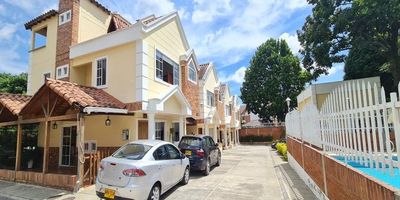 CASA CAÑAVERAL DE LA RIVIERA
CUATRO HABITACIONES (AT)

✅Dirección exacta: Carrera 27 # 42-380. 
✅casa de 3 Niveles
✅ Barrio: cañaveral 
✅ Antigüedad: 15
✅Estrato: 5
✅ Area (m2):280
✅ habitaciones : 4
✅ baños:4
✅Tipo de cocina:  integral
✅Estar de Tv: si
✅ parqueaderos: 2 
✅ Estar de tv
✅Estudio 

✅ Detalle de zona social: piscina para adultos piscina para niños salón social sauna Turco jacuzzi bbq juegos infantiles parqueadero visitantes vigilancia las 24 horas