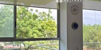 ¡Descubre tu nuevo hogar en Laguna Club, zona norte de Cartagena de indias! Este espectacular apartamento en arriendo de 134 m², ofrece 3 amplias alcobas, un baño principal con vestier y un baño adicional completo. Disfruta de una sala y comedor espaciosos, clósets amplios, aire acondicionado, y una encantadora terraza ideal para momentos al aire libre. También cuenta con zona de labores independiente ¡No dejes pasar esta oportunidad! Contáctanos y agenda tu visita hoy mismo.