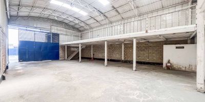 SE ARRIENDA BODEGA EN ARROYOHONDO, 294m2, un baño, dentro de zona privada, seguridad 24 horas, servicios publicos por consumo, sobre via principal, cerca a estacion de servicio terpel.
Bodega #11