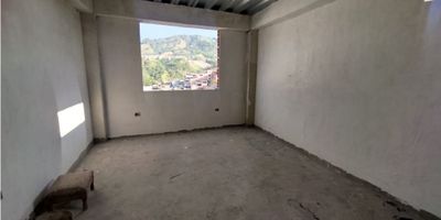 ? ¡Venta de Apartamento en Villamaría, Caldas! | Apartamentos Baratos

Este práctico apartamento en el 3er piso es ideal para quienes buscan una vivienda funcional y a buen precio, en una zona residencial tranquila de Villamaría.

? Espacios Funcionales: Con 46 m² de área privada, el apartamento cuenta con dos habitaciones con closet, una sala-comedor acogedora, un baño y una zona de ropas.

?️ Comodidades del Apartamento: La cocina integral está equipada para satisfacer tus necesidades diarias, con espacio suficiente para organizar y disfrutar del hogar. La zona de ropas es independiente, proporcionando un área adicional para las labores del hogar.

? Ubicación y Acceso: Situado en un 3er piso sin ascensor, en una zona con acceso pavimentado y cercana a parques, transporte público y comercios. Perfecto para quienes valoran la comodidad y la accesibilidad.

? Características Adicionales: El apartamento cuenta con baño auxiliar, calentador, citófono, doble ventana, gas domiciliario, suelos de cerámica/mármol, y vigilancia en un entorno residencial tranquilo y seguro.

? Precio: $155 millones. ¡Se entrega terminado!

Si buscas un hogar cómodo y asequible en Villamaría, no pierdas esta oportunidad. Contáctanos para más información y agenda tu visita.


