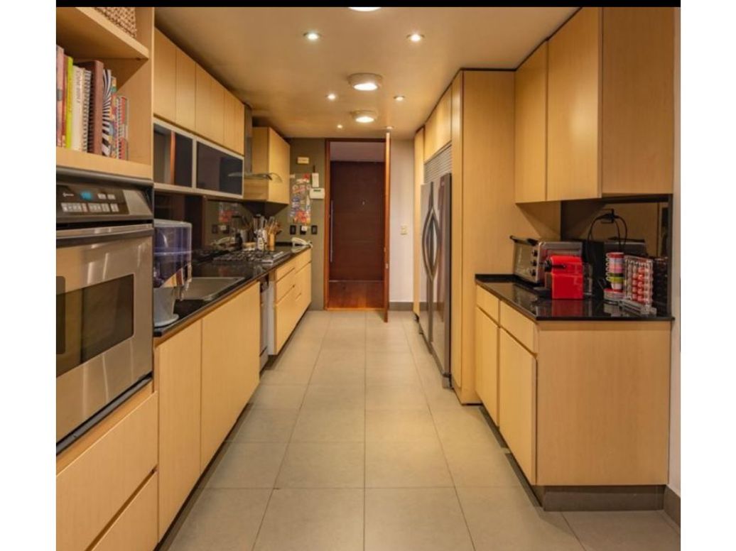 Apartamento de 3 alcobas en venta en Los Rosales, Bogotá, 330 m² · foto 6 de 7